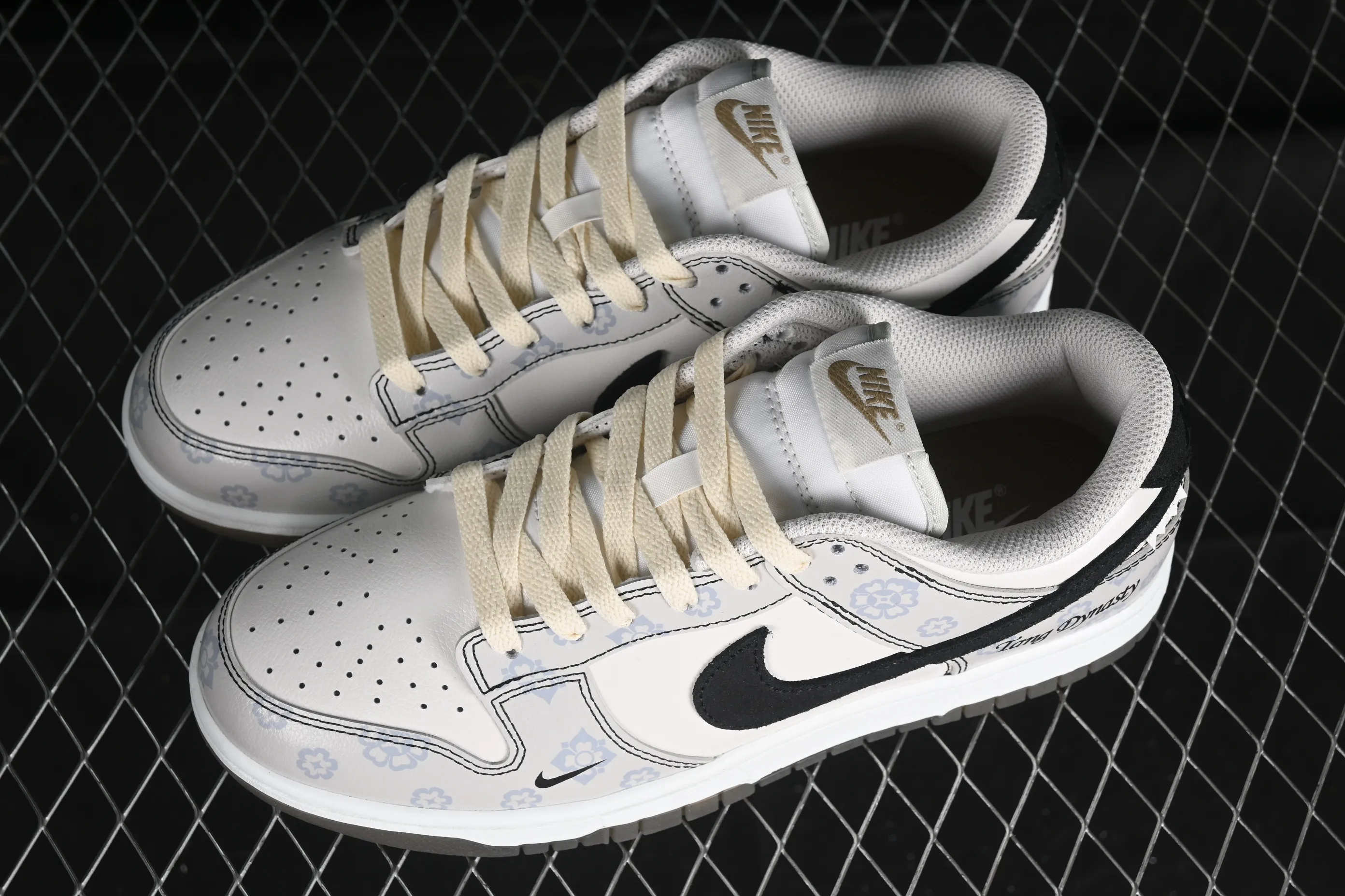 All Categories Nk SB Dunk Series Nk SB Dunk Low Low-top sneakers Nk Dunk Low Sanci Laboratory Ancient Tang Dynasty print Low-top casual sneakers FJ4188-001